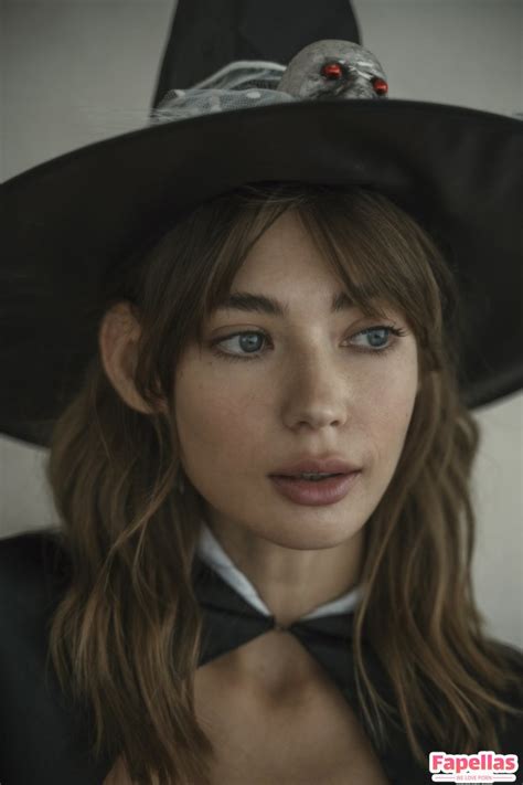 Anna Ralphs (Onlyfans) — Видео .